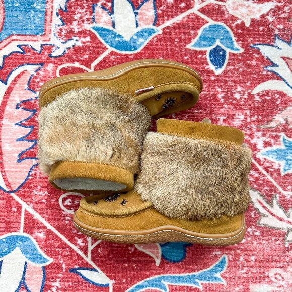SoftMoc Tan Half Mukluk Boots, Size 6 - Picture 2 of 9